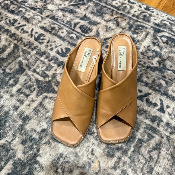Vintage Havana Tan Mules with Chunky Heel - Picture 1 of 8